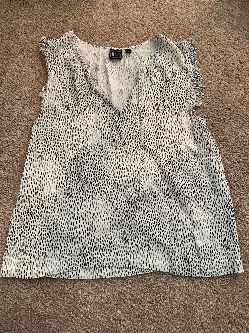 Gap women’s ruffle sleeve top